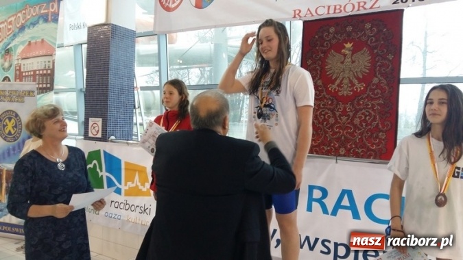 Zdjęcie w galerii na portalu naszraciborz.pl: Pływanie. Historyczny sukces uczniów Szkoły Podstawowej nr 15. GMS szósty  wiadomości z regionu