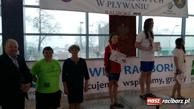 Zdjęcie w galerii na portalu naszraciborz.pl: Pływanie. Historyczny sukces uczniów Szkoły Podstawowej nr 15. GMS szósty  wiadomości z regionu