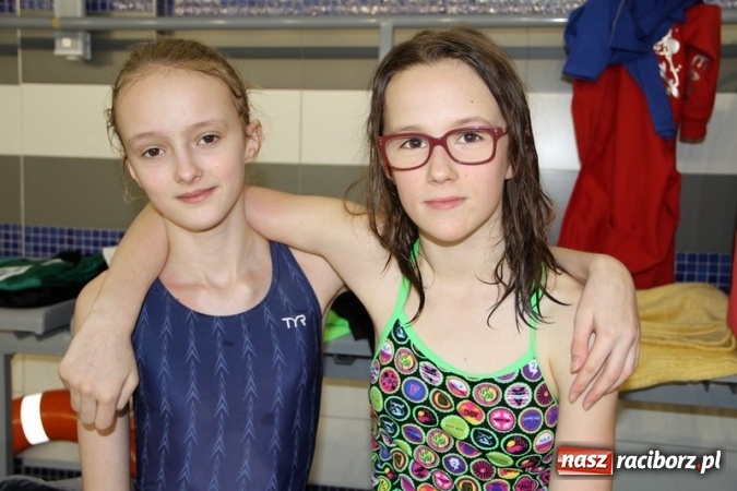 Zdjęcie w galerii na portalu naszraciborz.pl: Pływanie. Historyczny sukces uczniów Szkoły Podstawowej nr 15. GMS szósty  wiadomości z regionu