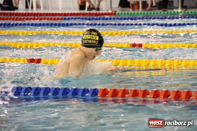 Zdjęcie w galerii na portalu naszraciborz.pl: Pływanie. Historyczny sukces uczniów Szkoły Podstawowej nr 15. GMS szósty  wiadomości z regionu