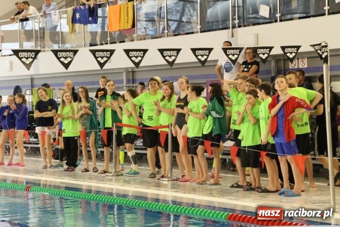 Zdjęcie w galerii na portalu naszraciborz.pl: Pływanie. Historyczny sukces uczniów Szkoły Podstawowej nr 15. GMS szósty  wiadomości z regionu