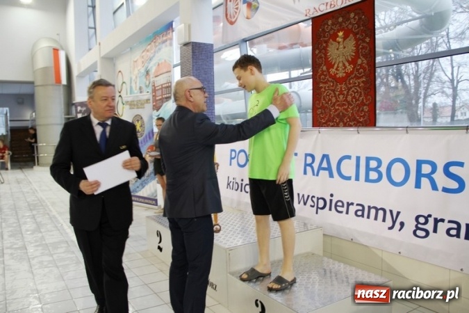 Zdjęcie w galerii na portalu naszraciborz.pl: Pływanie. Historyczny sukces uczniów Szkoły Podstawowej nr 15. GMS szósty  wiadomości z regionu