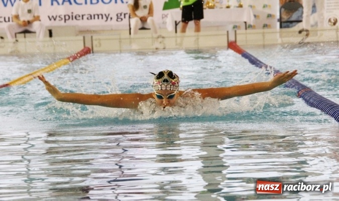 Zdjęcie w galerii na portalu naszraciborz.pl: Pływanie. Historyczny sukces uczniów Szkoły Podstawowej nr 15. GMS szósty  wiadomości z regionu