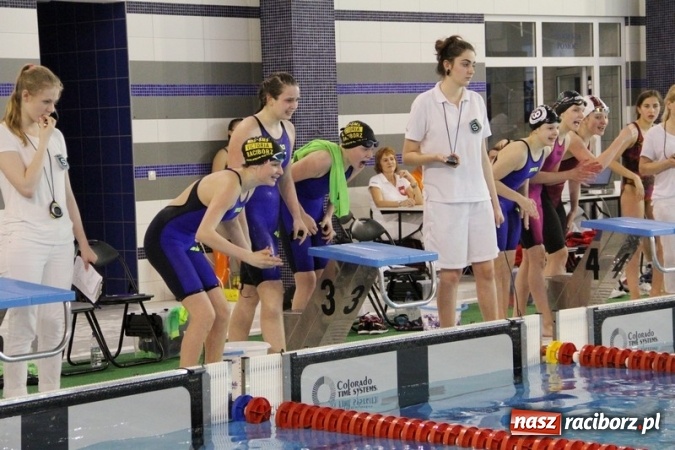 Zdjęcie w galerii na portalu naszraciborz.pl: Pływanie. Historyczny sukces uczniów Szkoły Podstawowej nr 15. GMS szósty  wiadomości z regionu