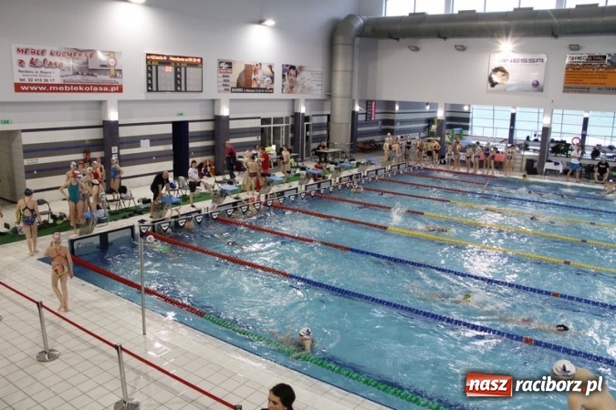 Zdjęcie w galerii na portalu naszraciborz.pl: Pływanie. Historyczny sukces uczniów Szkoły Podstawowej nr 15. GMS szósty  wiadomości z regionu