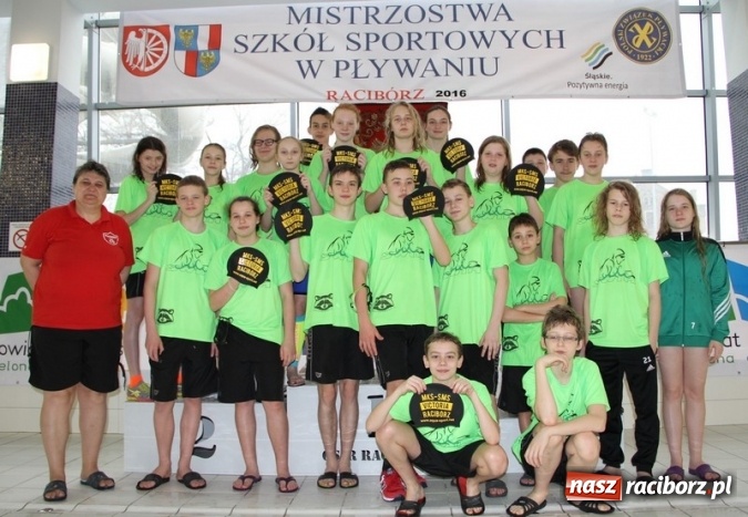 Zdjęcie w galerii na portalu naszraciborz.pl: Pływanie. Historyczny sukces uczniów Szkoły Podstawowej nr 15. GMS szósty  wiadomości z regionu