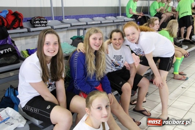 Zdjęcie w galerii na portalu naszraciborz.pl: Pływanie. Historyczny sukces uczniów Szkoły Podstawowej nr 15. GMS szósty  wiadomości z regionu