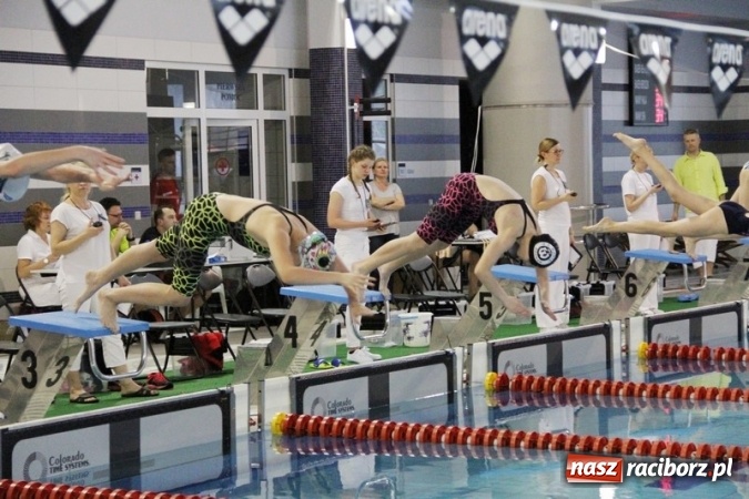 Zdjęcie w galerii na portalu naszraciborz.pl: Pływanie. Historyczny sukces uczniów Szkoły Podstawowej nr 15. GMS szósty  wiadomości z regionu