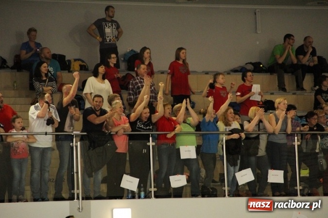 Zdjęcie w galerii na portalu naszraciborz.pl: Pływanie. Historyczny sukces uczniów Szkoły Podstawowej nr 15. GMS szósty  wiadomości z regionu