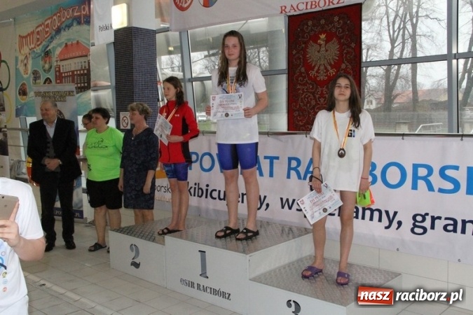Zdjęcie w galerii na portalu naszraciborz.pl: Pływanie. Historyczny sukces uczniów Szkoły Podstawowej nr 15. GMS szósty  wiadomości z regionu