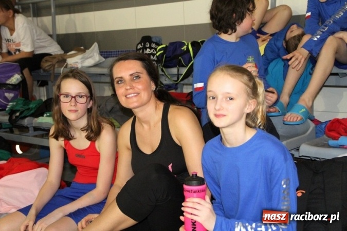 Zdjęcie w galerii na portalu naszraciborz.pl: Pływanie. Historyczny sukces uczniów Szkoły Podstawowej nr 15. GMS szósty  wiadomości z regionu