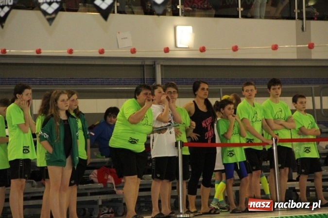 Zdjęcie w galerii na portalu naszraciborz.pl: Pływanie. Historyczny sukces uczniów Szkoły Podstawowej nr 15. GMS szósty  wiadomości z regionu