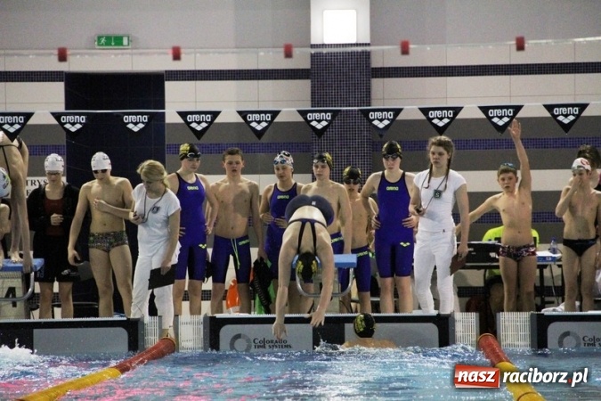 Zdjęcie w galerii na portalu naszraciborz.pl: Pływanie. Historyczny sukces uczniów Szkoły Podstawowej nr 15. GMS szósty  wiadomości z regionu
