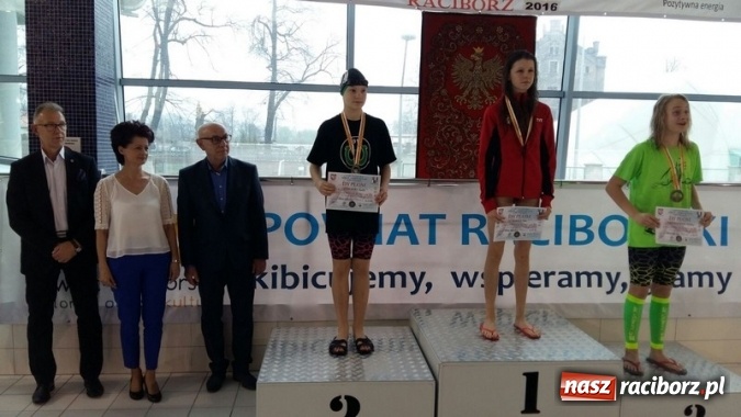 Zdjęcie w galerii na portalu naszraciborz.pl: Pływanie. Historyczny sukces uczniów Szkoły Podstawowej nr 15. GMS szósty  wiadomości z regionu