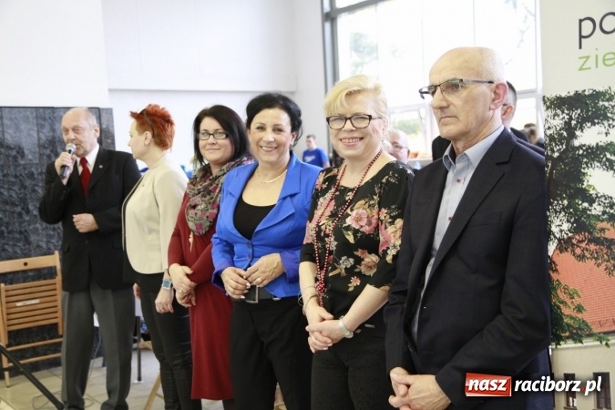 Zdjęcie w galerii na portalu naszraciborz.pl: Pływanie. Historyczny sukces uczniów Szkoły Podstawowej nr 15. GMS szósty  wiadomości z regionu
