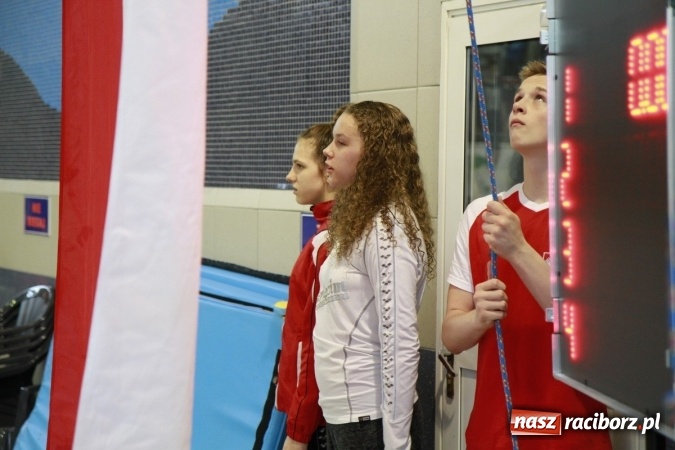 Zdjęcie w galerii na portalu naszraciborz.pl: Pływanie. Historyczny sukces uczniów Szkoły Podstawowej nr 15. GMS szósty  wiadomości z regionu