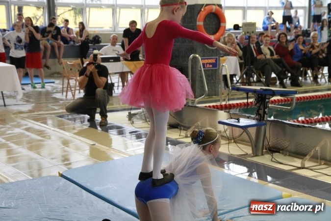 Zdjęcie w galerii na portalu naszraciborz.pl: Pływanie. Historyczny sukces uczniów Szkoły Podstawowej nr 15. GMS szósty  wiadomości z regionu