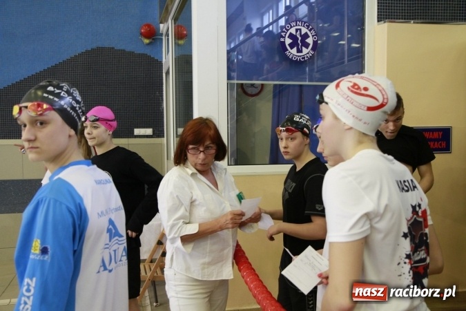 Zdjęcie w galerii na portalu naszraciborz.pl: Pływanie. Historyczny sukces uczniów Szkoły Podstawowej nr 15. GMS szósty  wiadomości z regionu