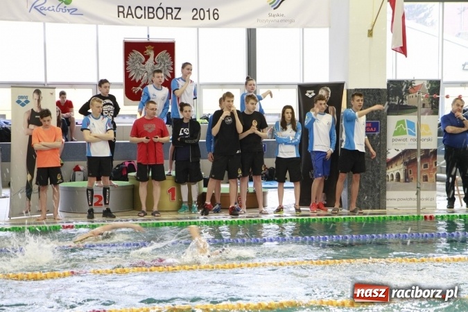 Zdjęcie w galerii na portalu naszraciborz.pl: Pływanie. Historyczny sukces uczniów Szkoły Podstawowej nr 15. GMS szósty  wiadomości z regionu