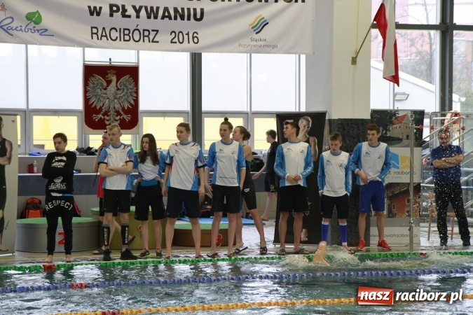 Zdjęcie w galerii na portalu naszraciborz.pl: Pływanie. Historyczny sukces uczniów Szkoły Podstawowej nr 15. GMS szósty  wiadomości z regionu