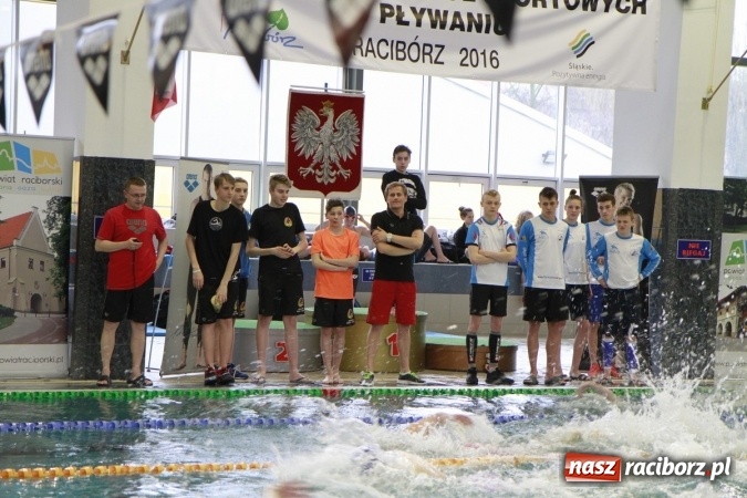 Zdjęcie w galerii na portalu naszraciborz.pl: Pływanie. Historyczny sukces uczniów Szkoły Podstawowej nr 15. GMS szósty  wiadomości z regionu