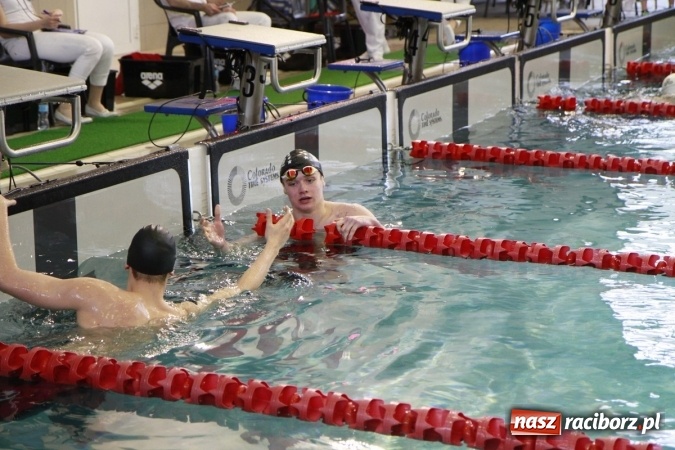 Zdjęcie w galerii na portalu naszraciborz.pl: Pływanie. Historyczny sukces uczniów Szkoły Podstawowej nr 15. GMS szósty  wiadomości z regionu