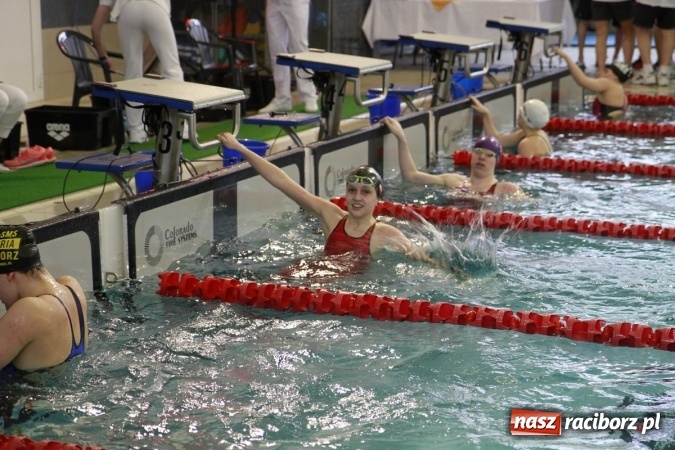 Zdjęcie w galerii na portalu naszraciborz.pl: Pływanie. Historyczny sukces uczniów Szkoły Podstawowej nr 15. GMS szósty  wiadomości z regionu