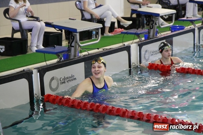 Zdjęcie w galerii na portalu naszraciborz.pl: Pływanie. Historyczny sukces uczniów Szkoły Podstawowej nr 15. GMS szósty  wiadomości z regionu