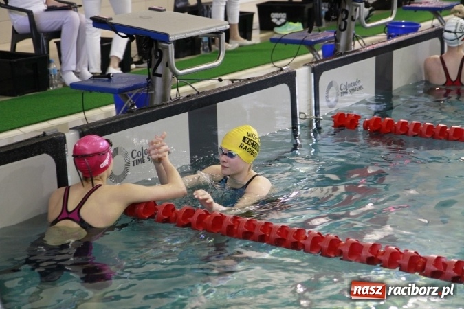 Zdjęcie w galerii na portalu naszraciborz.pl: Pływanie. Historyczny sukces uczniów Szkoły Podstawowej nr 15. GMS szósty  wiadomości z regionu