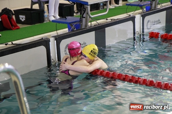 Zdjęcie w galerii na portalu naszraciborz.pl: Pływanie. Historyczny sukces uczniów Szkoły Podstawowej nr 15. GMS szósty  wiadomości z regionu