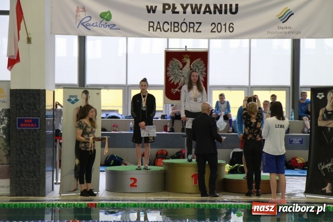 Zdjęcie w galerii na portalu naszraciborz.pl: Pływanie. Historyczny sukces uczniów Szkoły Podstawowej nr 15. GMS szósty  wiadomości z regionu
