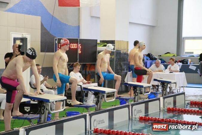 Zdjęcie w galerii na portalu naszraciborz.pl: Pływanie. Historyczny sukces uczniów Szkoły Podstawowej nr 15. GMS szósty  wiadomości z regionu