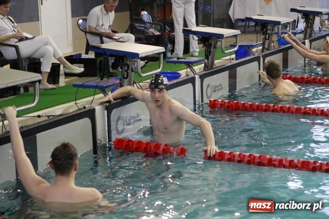 Zdjęcie w galerii na portalu naszraciborz.pl: Pływanie. Historyczny sukces uczniów Szkoły Podstawowej nr 15. GMS szósty  wiadomości z regionu