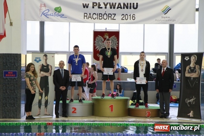 Zdjęcie w galerii na portalu naszraciborz.pl: Pływanie. Historyczny sukces uczniów Szkoły Podstawowej nr 15. GMS szósty  wiadomości z regionu
