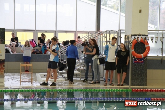 Zdjęcie w galerii na portalu naszraciborz.pl: Pływanie. Historyczny sukces uczniów Szkoły Podstawowej nr 15. GMS szósty  wiadomości z regionu