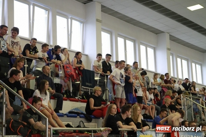 Zdjęcie w galerii na portalu naszraciborz.pl: Pływanie. Historyczny sukces uczniów Szkoły Podstawowej nr 15. GMS szósty  wiadomości z regionu