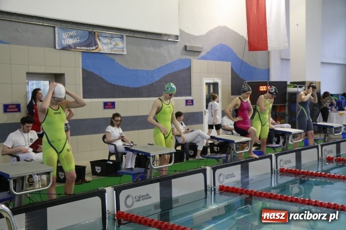 Zdjęcie w galerii na portalu naszraciborz.pl: Pływanie. Historyczny sukces uczniów Szkoły Podstawowej nr 15. GMS szósty  wiadomości z regionu