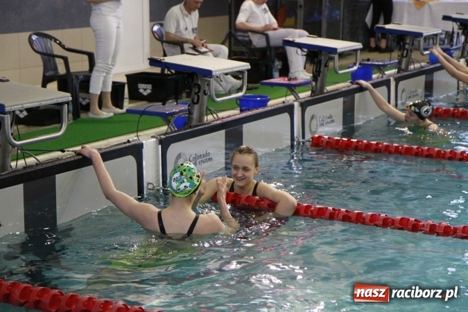 Zdjęcie w galerii na portalu naszraciborz.pl: Pływanie. Historyczny sukces uczniów Szkoły Podstawowej nr 15. GMS szósty  wiadomości z regionu