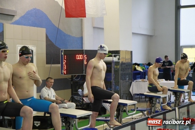 Zdjęcie w galerii na portalu naszraciborz.pl: Pływanie. Historyczny sukces uczniów Szkoły Podstawowej nr 15. GMS szósty  wiadomości z regionu