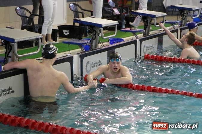 Zdjęcie w galerii na portalu naszraciborz.pl: Pływanie. Historyczny sukces uczniów Szkoły Podstawowej nr 15. GMS szósty  wiadomości z regionu