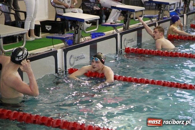 Zdjęcie w galerii na portalu naszraciborz.pl: Pływanie. Historyczny sukces uczniów Szkoły Podstawowej nr 15. GMS szósty  wiadomości z regionu