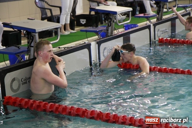 Zdjęcie w galerii na portalu naszraciborz.pl: Pływanie. Historyczny sukces uczniów Szkoły Podstawowej nr 15. GMS szósty  wiadomości z regionu