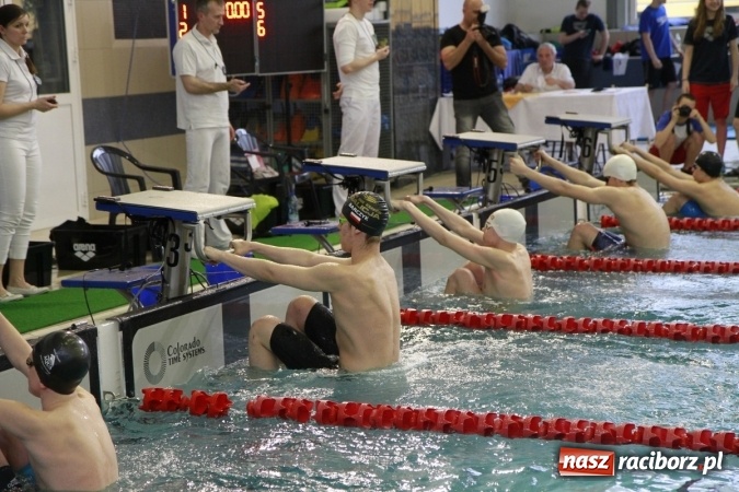 Zdjęcie w galerii na portalu naszraciborz.pl: Pływanie. Historyczny sukces uczniów Szkoły Podstawowej nr 15. GMS szósty  wiadomości z regionu