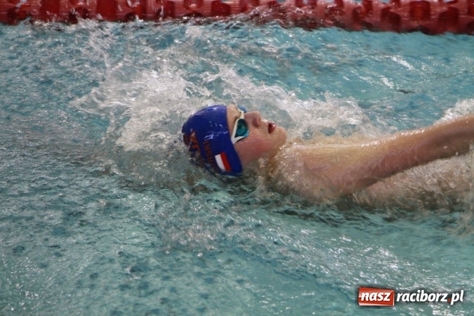 Zdjęcie w galerii na portalu naszraciborz.pl: Pływanie. Historyczny sukces uczniów Szkoły Podstawowej nr 15. GMS szósty  wiadomości z regionu