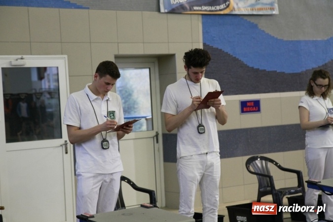 Zdjęcie w galerii na portalu naszraciborz.pl: Pływanie. Historyczny sukces uczniów Szkoły Podstawowej nr 15. GMS szósty  wiadomości z regionu