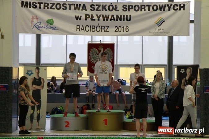 Zdjęcie w galerii na portalu naszraciborz.pl: Pływanie. Historyczny sukces uczniów Szkoły Podstawowej nr 15. GMS szósty  wiadomości z regionu