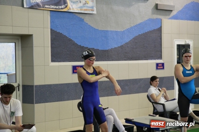 Zdjęcie w galerii na portalu naszraciborz.pl: Pływanie. Historyczny sukces uczniów Szkoły Podstawowej nr 15. GMS szósty  wiadomości z regionu