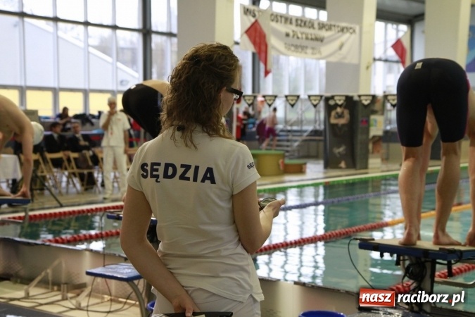 Zdjęcie w galerii na portalu naszraciborz.pl: Pływanie. Historyczny sukces uczniów Szkoły Podstawowej nr 15. GMS szósty  wiadomości z regionu