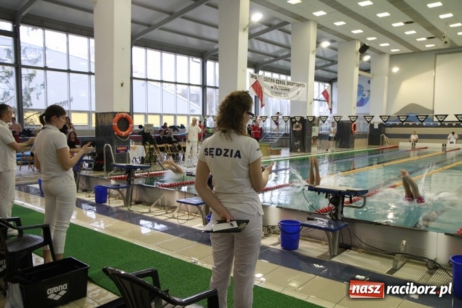 Zdjęcie w galerii na portalu naszraciborz.pl: Pływanie. Historyczny sukces uczniów Szkoły Podstawowej nr 15. GMS szósty  wiadomości z regionu