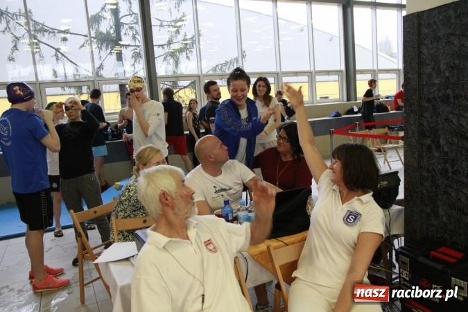 Zdjęcie w galerii na portalu naszraciborz.pl: Pływanie. Historyczny sukces uczniów Szkoły Podstawowej nr 15. GMS szósty  wiadomości z regionu